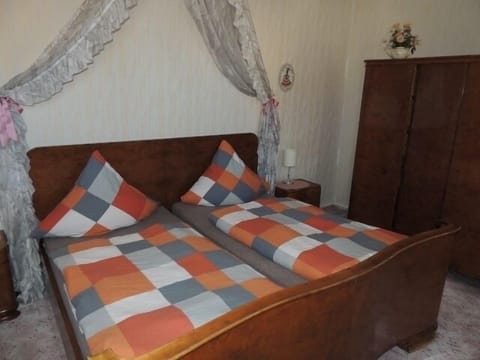 In-room safe, iron/ironing board, travel crib, free WiFi