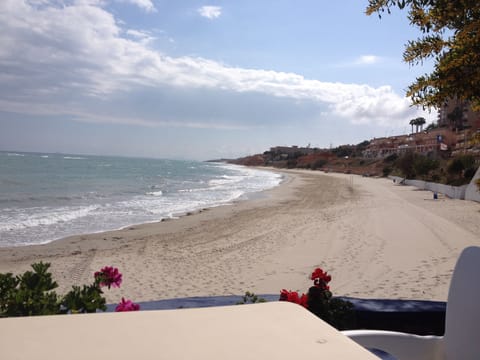 Beach nearby, sun loungers, beach towels