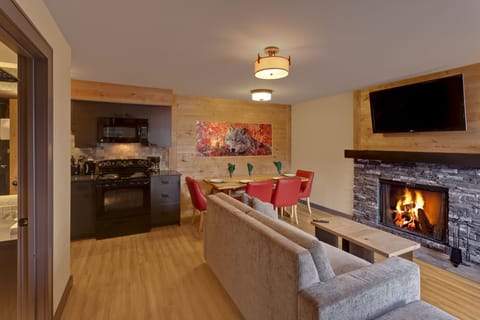 Living area | TV, fireplace