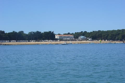 Beach nearby, sun loungers