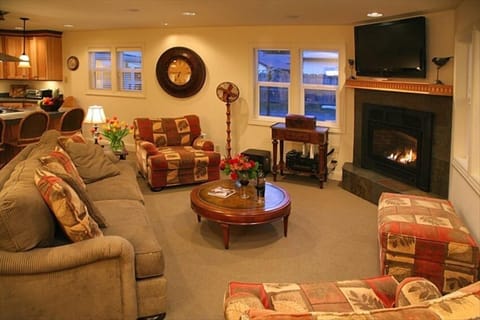 Living area | Smart TV, fireplace, stereo