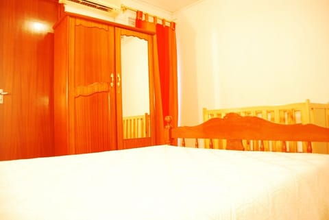 3 bedrooms, in-room safe, iron/ironing board, free WiFi