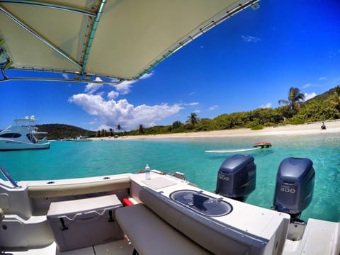 Beach nearby, sun loungers, beach towels