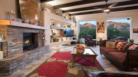 Living area | Smart TV, fireplace, table tennis