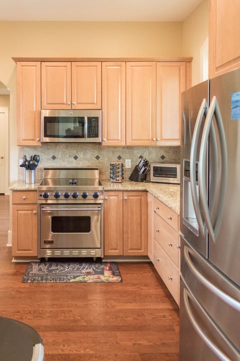 Giant's Rest - Main Floor - Kitchen