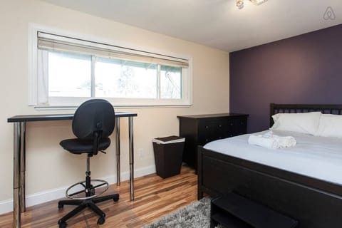 2 bedrooms, in-room safe, desk, iron/ironing board