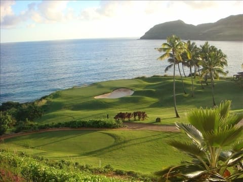 View from our lanai of the 14th hole, ocean, and the mountains
