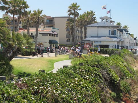 Steps to the pier and boardwalk