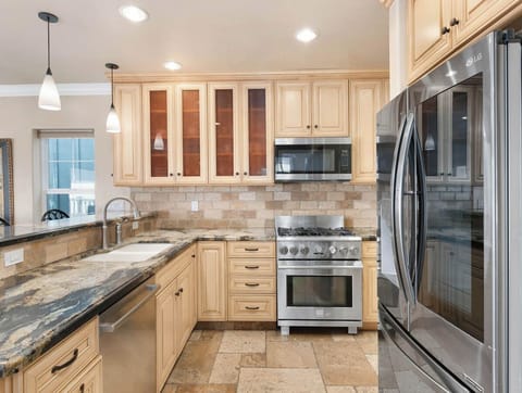 Second floor, fully equipped kitchen with an additional freezer. 