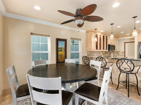 9 people plus 5 on the couch…easily comforts 14 people (rare)