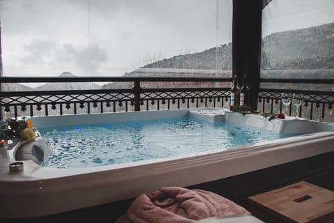 Indoor spa tub