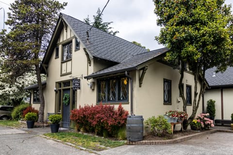 Welcome to The Seattle Carriage House - a hidden gem in the heart of Seattle