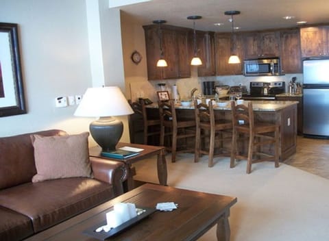 1 Bedroom kitchen & living room