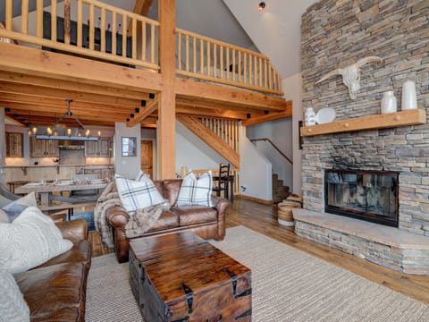 AM 5 Silver Star, Living, 5