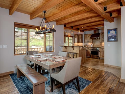 AM 5 Silver Star, Dining, 1