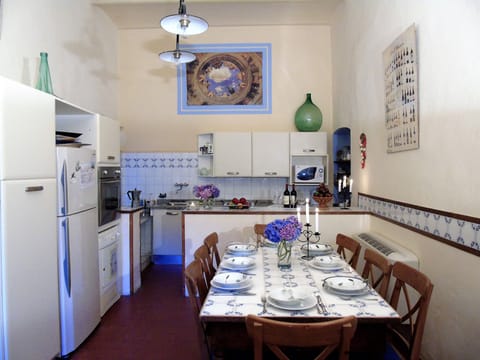 The fully equipped garden situated on the ground floor