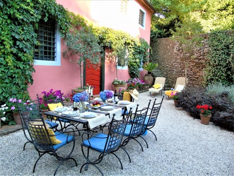 Step outside the front door for al fresco dining in the courtyard