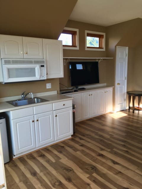 TV w/cable, VCR (movies not included)