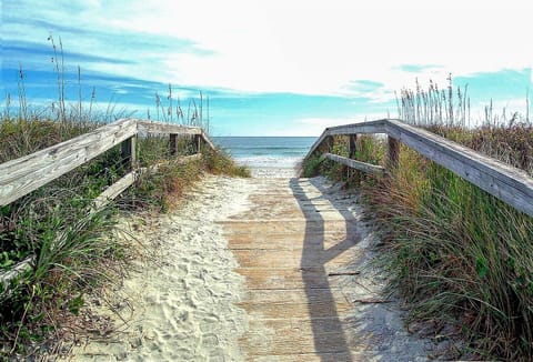 Beach nearby, sun loungers, beach towels