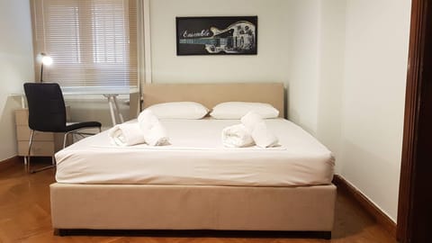 Violet apartment - Athens Center, 7 BD, 3 BATH House in Athens