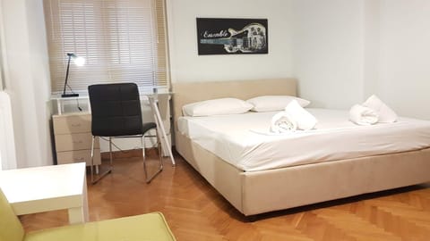 Violet apartment - Athens Center, 7 BD, 3 BATH House in Athens