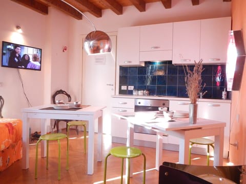 kitchenette/ living room