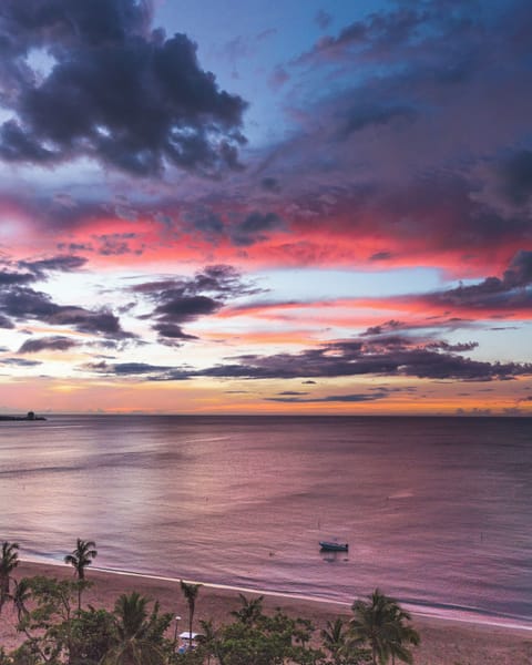 Beach nearby, sun loungers, beach towels