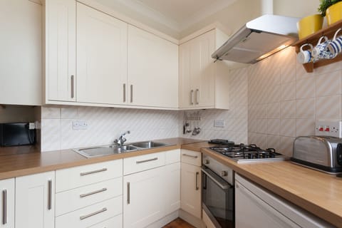 Well equipped kitchen space