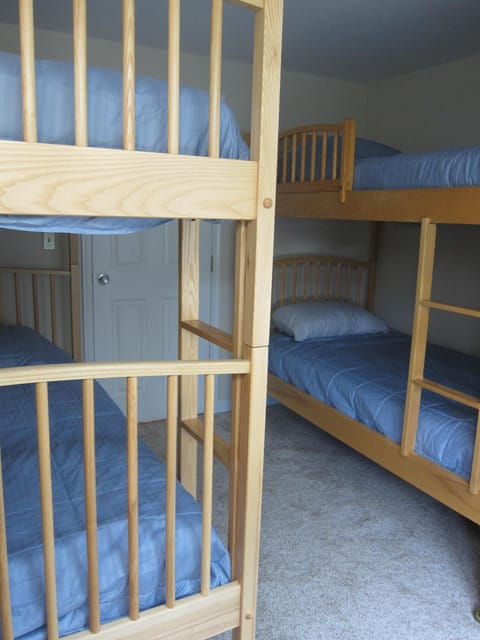 4 bedrooms, travel crib, free WiFi, bed sheets