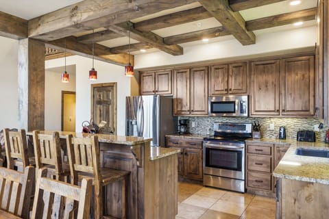 Large kitchen equipped with everything you need