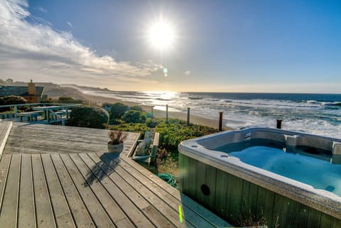 Outdoor spa tub