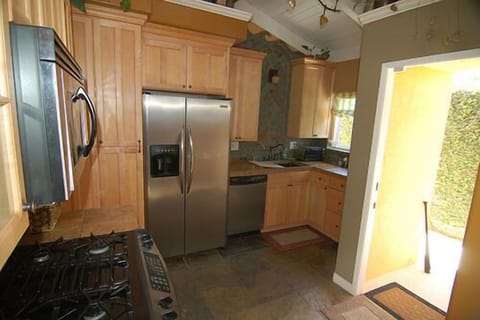 kitchen with dishwater, reverse osmosis drinking water, washer and dryer