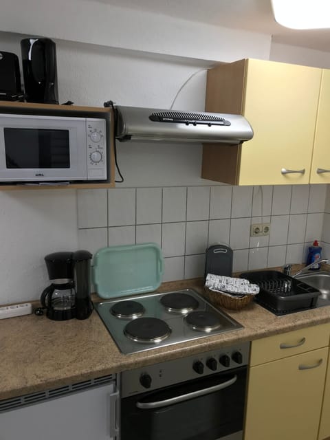 Fridge, microwave, oven, coffee/tea maker