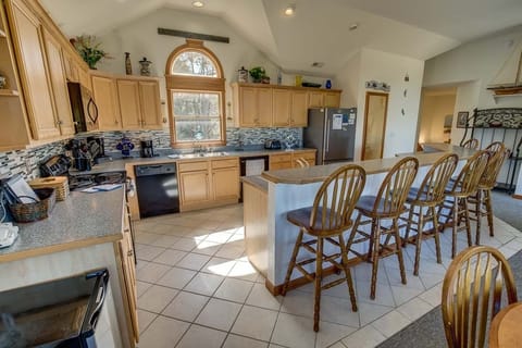 Top-Level Kitchen with Island seats 7