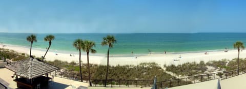 Beach nearby, sun loungers, beach towels