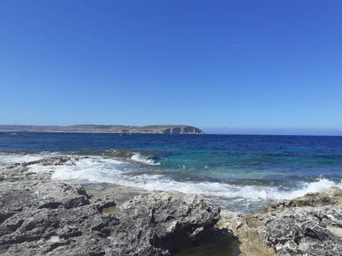 Beach nearby, sun loungers, beach towels