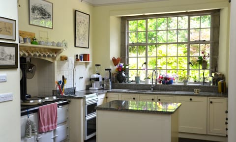 Kitchen with 4-oven AGA, electoc hob and oven, 2 belfast sinks and lots of space