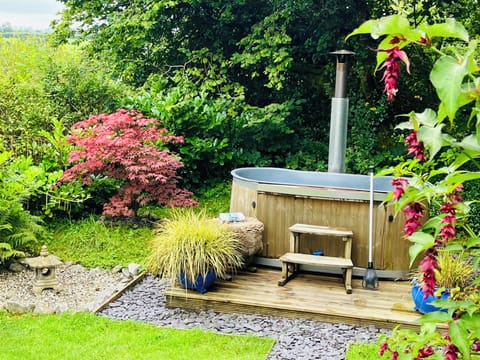 Soak in our "kirami" wood fired hot tub, surrounded by nature and birdsong.