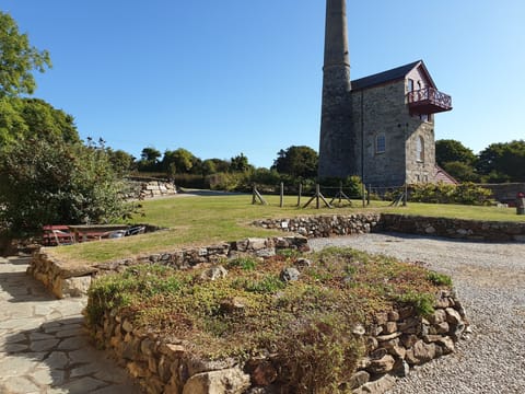 Garden of the Cottages. Cottages on left (Engine House not for holiday rent)