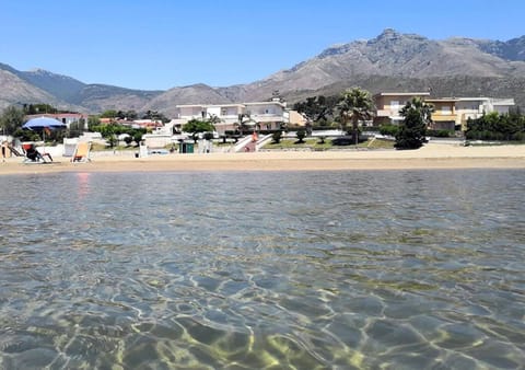 Beach nearby, sun loungers, beach towels