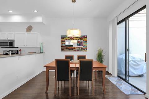 Lake views Dining room