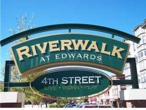 Riverwalk just steps from condo...shopping, restaurants and movie theater.