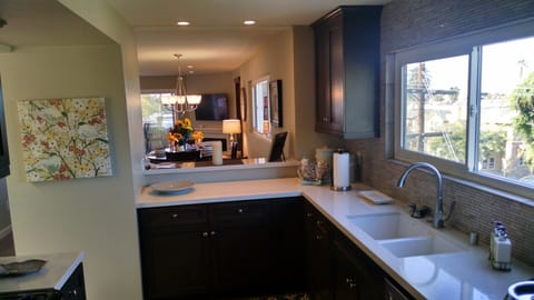 quartz counter tops in kitchen