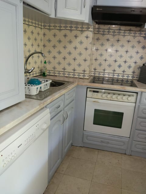 Fridge, dishwasher, cookware/dishes/utensils