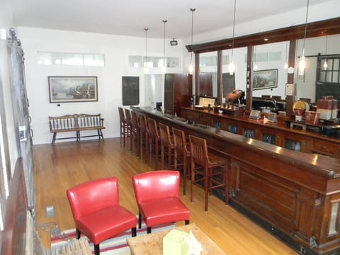 1790 vintage bar