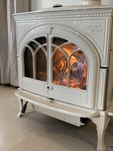 For the winter, living room features a Jotul Poêle à bois (fire stove)