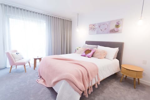 5-Star Surfers Paradise Holiday House - Lamour House Bed and Breakfast in Surfers Paradise