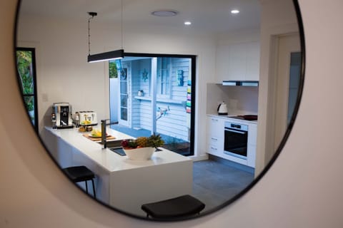 5-Star Surfers Paradise Holiday House - Lamour House Bed and Breakfast in Surfers Paradise