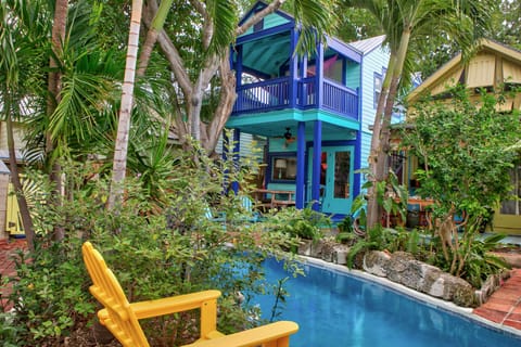 TREETOPS! Adirondack chairs, private gas grille. Sun and SHADE pool areas