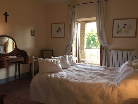 Master bedroom with view onto loggia balcony/mimosa tree.
